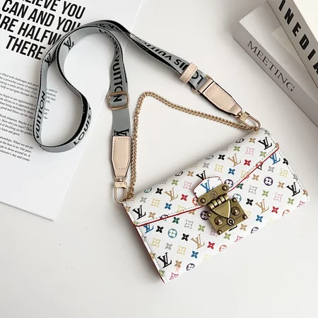 値段 lv風 携帯ケース アイフォーン17プロ max 