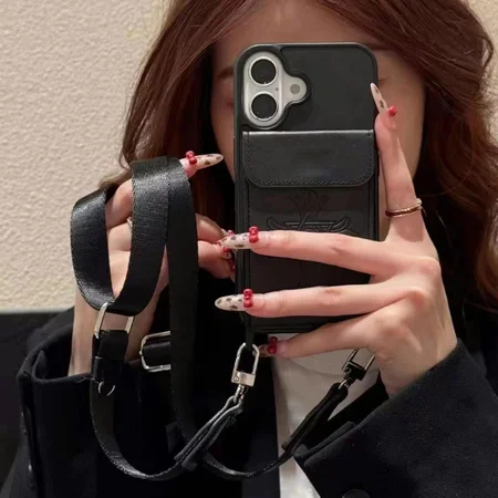 背面にカード入れ付き クロームハーツ chrome hearts アイフォーン17pro 