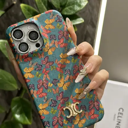 セリーヌ アイフォーン17pro カバー 