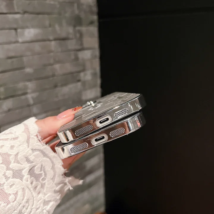 ブランド ケース iphone16 chrome hearts 